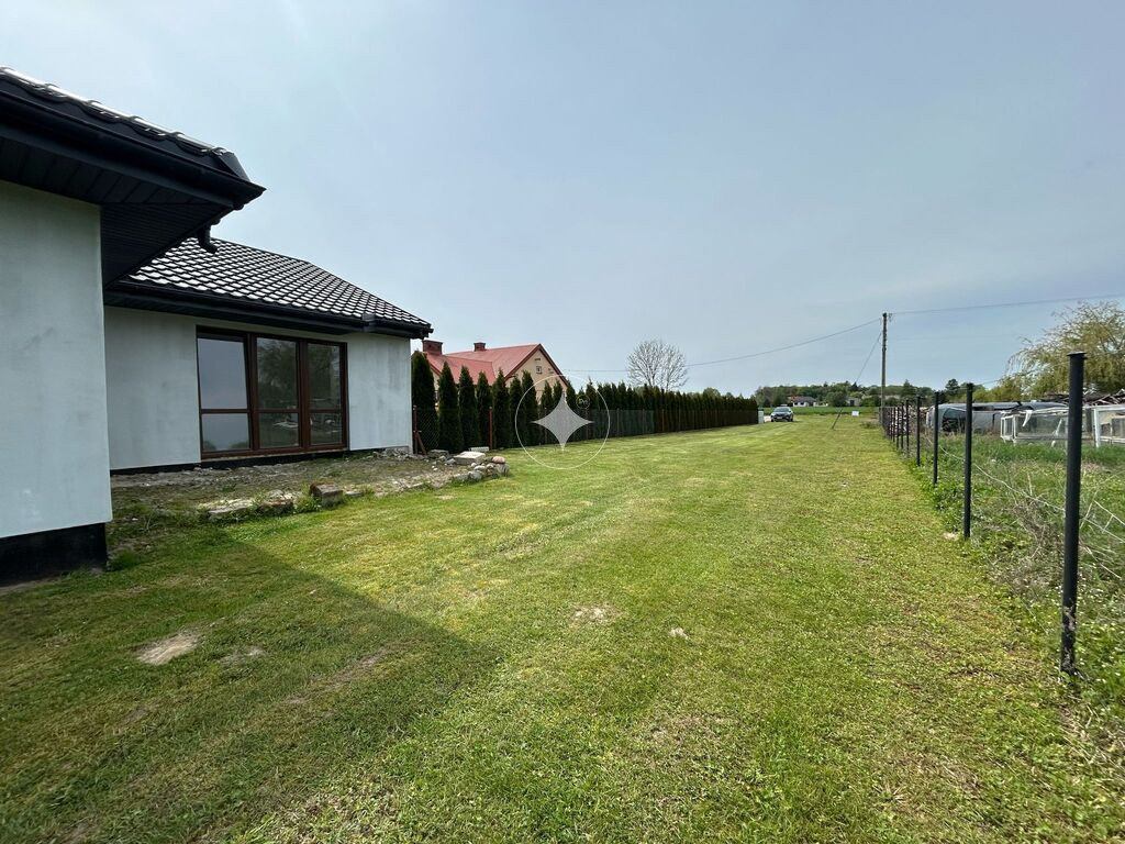 Dom w Milanowie – 104m² z garażem i działką 1230m2
