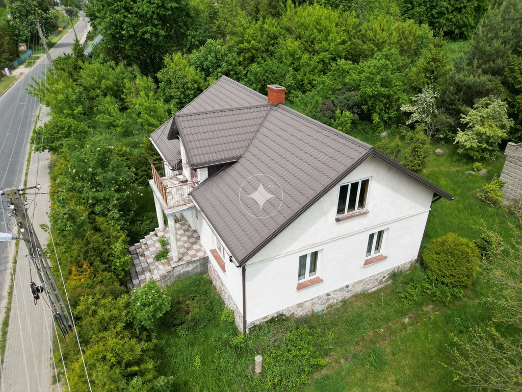 DOM z gankiem, poddaszem i słonecznym balkonem