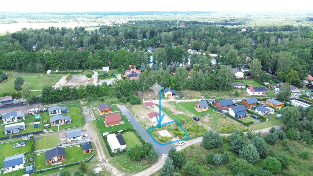 Działka do wypoczynku nad jeziorem.