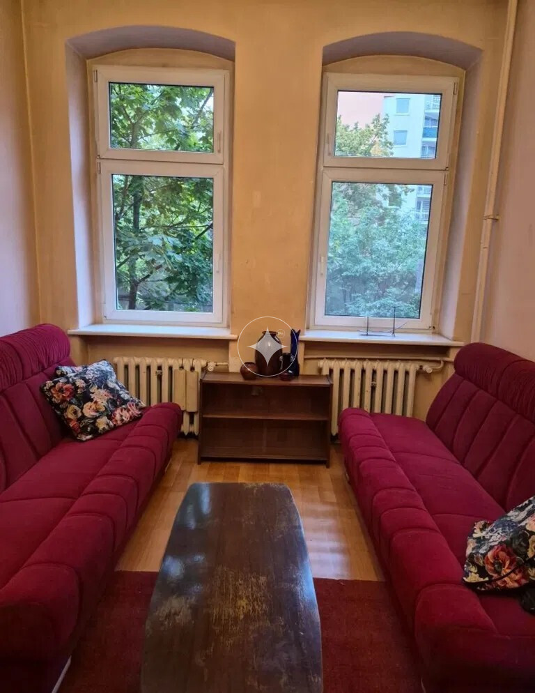 Rozkładowe mieszkanie w kamienicy / Wrocław, Huby