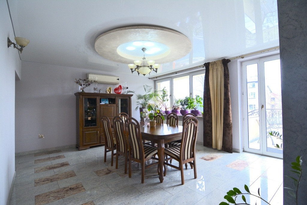 Dom o powierzchni 320 m2+ podpiwniczenie 150 m2
