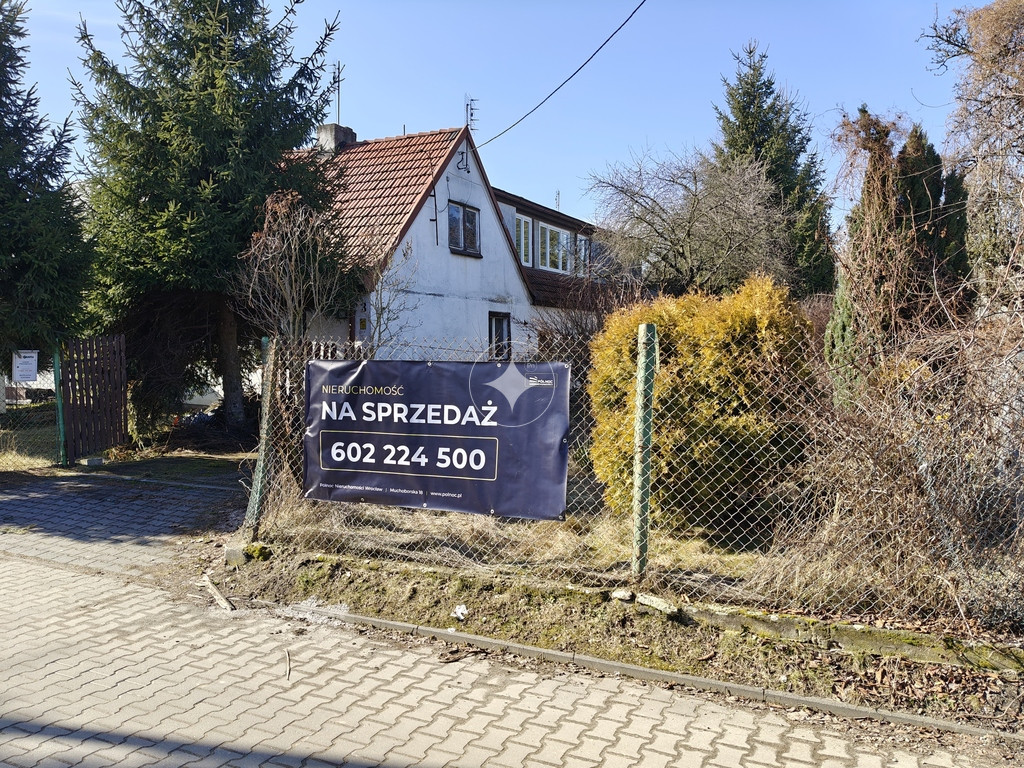 Dom z pozwoleniem na przebudowę / działka 902m2
