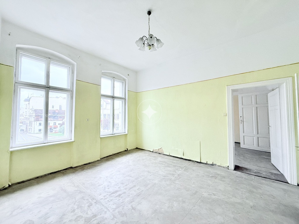Słoneczne duże  M3 w Centrum do remontu- booking.