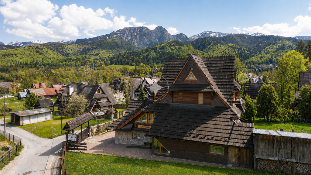WILLA / PENSJONAT Z WIDOKIEM NA GIEWONT