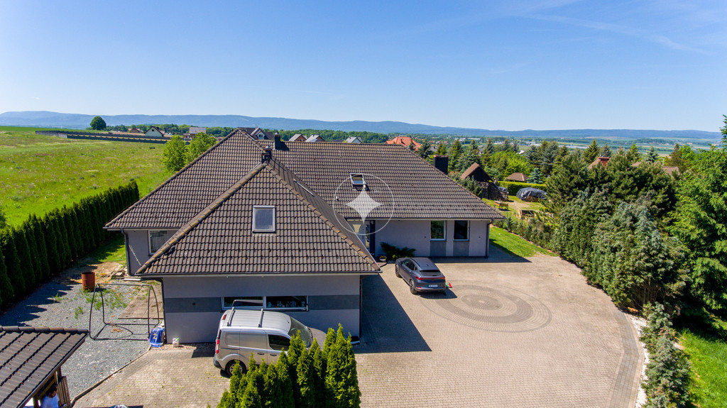 Przestronny dom na obrzeżach miasta, Kłodzko