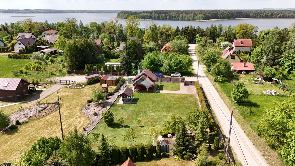 Sajzy gm. Ełk, uroczy domek nad jeziorem Łaśmiady
