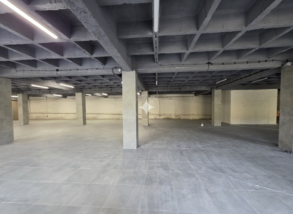 300m2 powierzchni handlowo-magazynowej!!