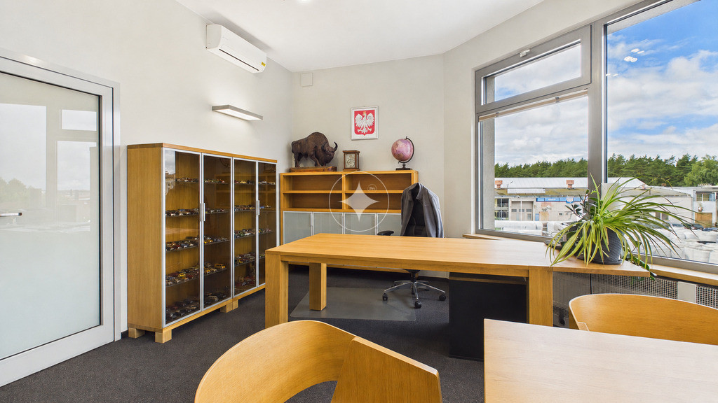Nowoczesny lokal biurowy. Parking. Starosielce