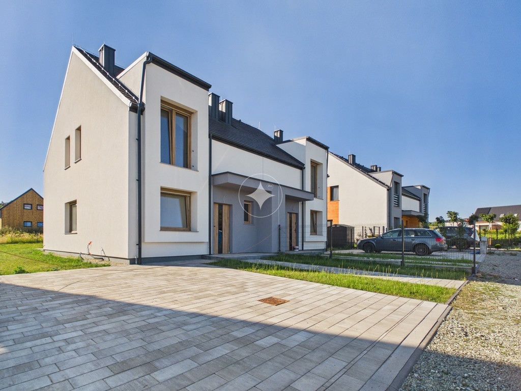 Dom z widokiem na górę Ślężę / ogród 480 m2