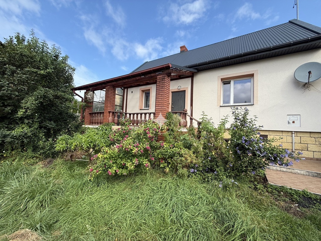 Dom 65 m². Działka 17 arów.