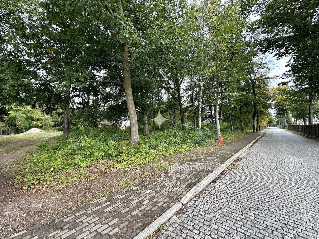 Uzbrojona działka mieszkaniowo-usługowa !