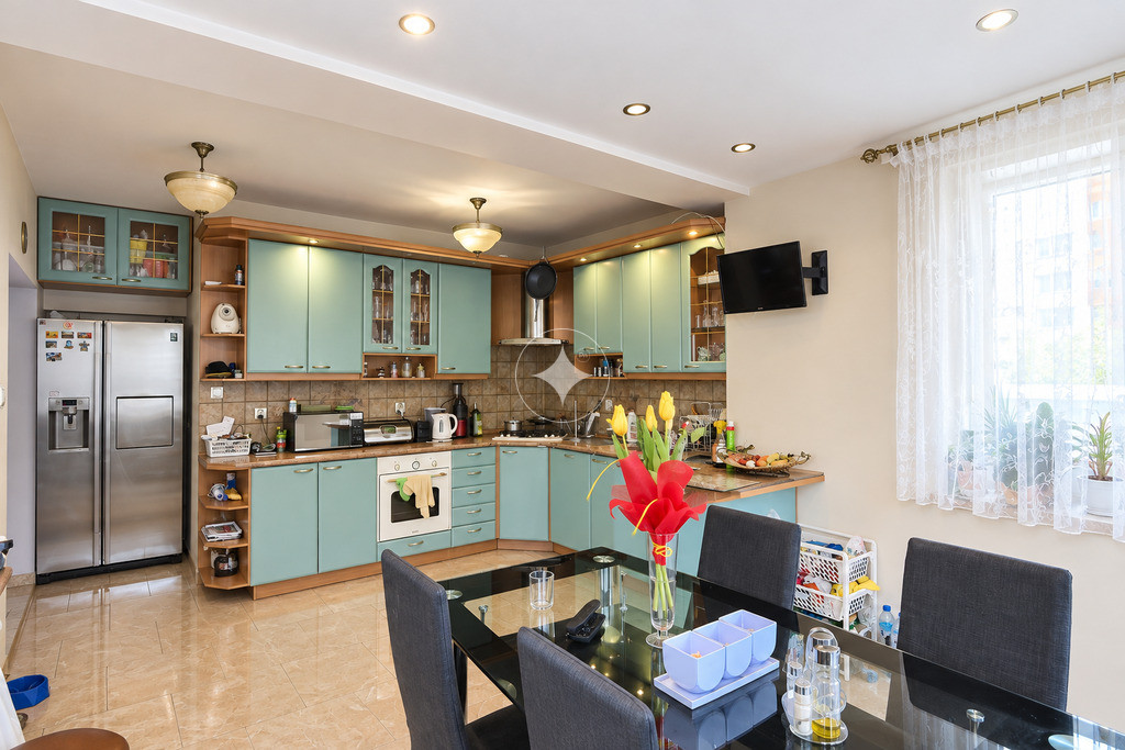 Dom o powierzchni 320 m2+ podpiwniczenie 150 m2